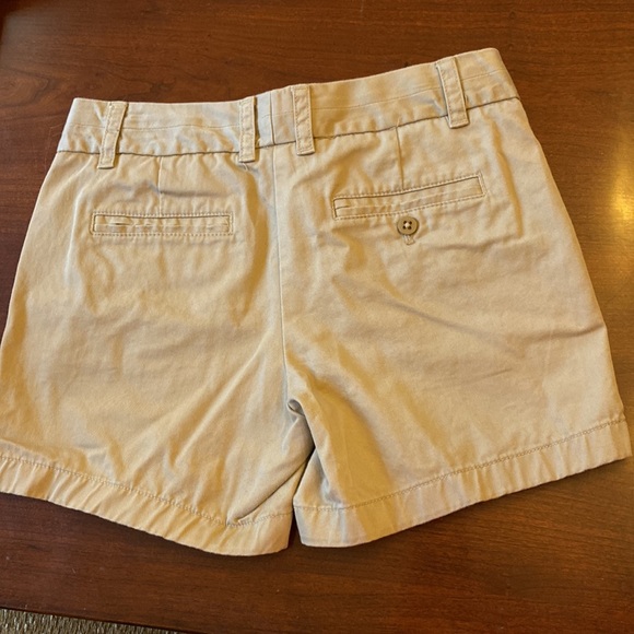 J. CREW shorts Women’s size 2 Chino Broken In Model. Khaki. EUC - Picture 3 of 8
